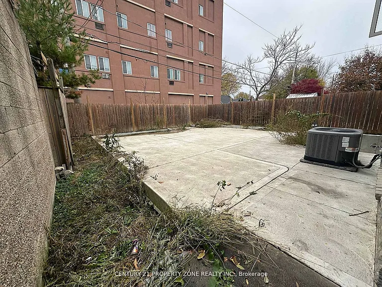 975 Albert Rd — Photo 19