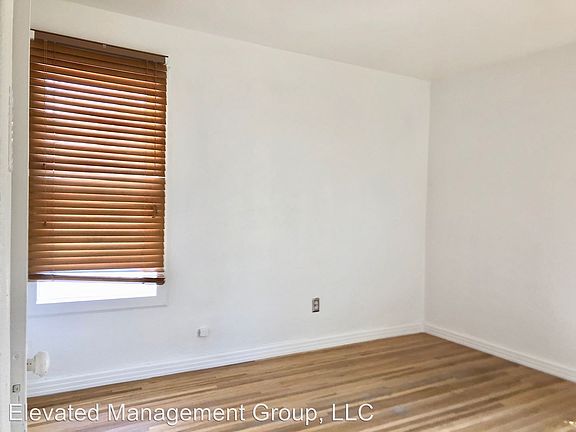 3rd image of 903 La Luz Dr NW