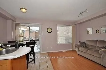 6863 Apex Ct — Photo 3