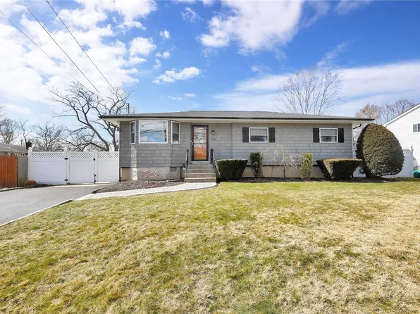 224 Smith Avenue, Holbrook, NY 11741