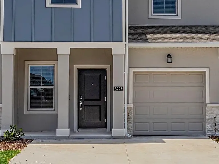 3227 Laurent Loop — Photo 2