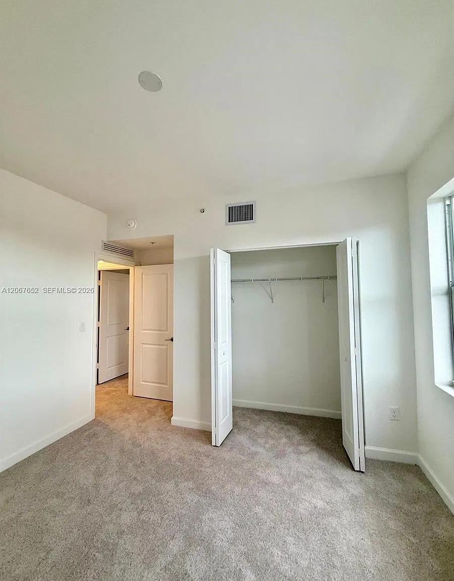 3 bed, 2.5 bath, 1367 sqft, $2,400 — Photo 3