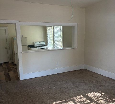 2nd image of 909 Lilly St #4