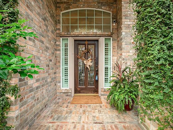 The covered front porch area, is a welcoming space for guest as well as a relaxing space for you to enjoy.