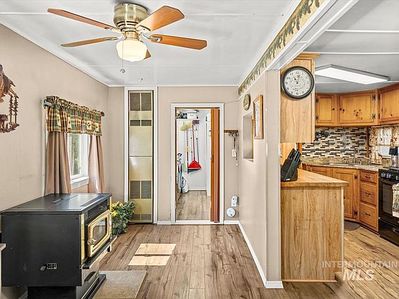3rd image of 497 Micki Ln