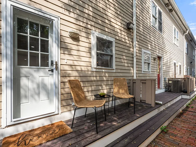 123 Tudor St — Photo 23