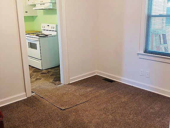 4th image of 810 Reid St