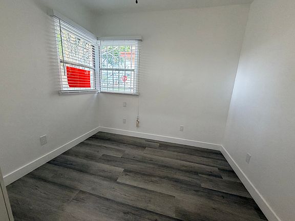5th image of 906 W 88th St