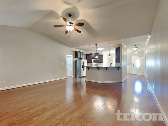 2nd image of 102 Pinewinds Ct