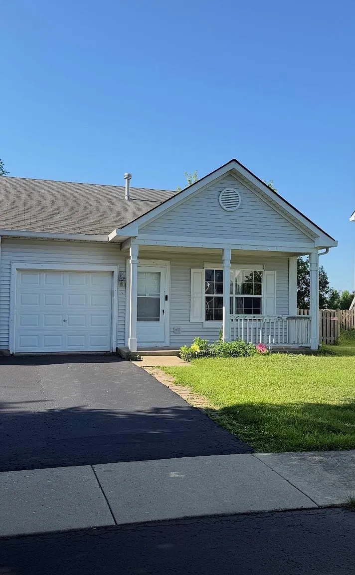 2 bed, 1.5 bath, 934 sqft, $2,100 — Photo 1