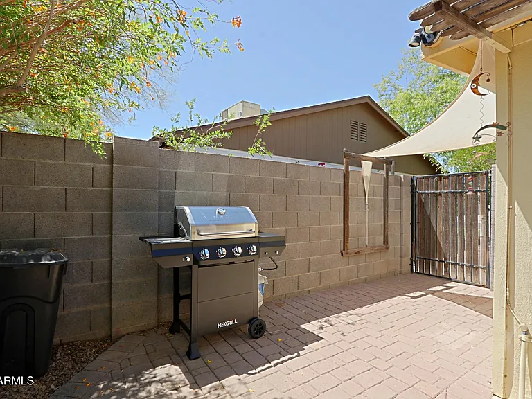 703 E Auburn Dr — Photo 43