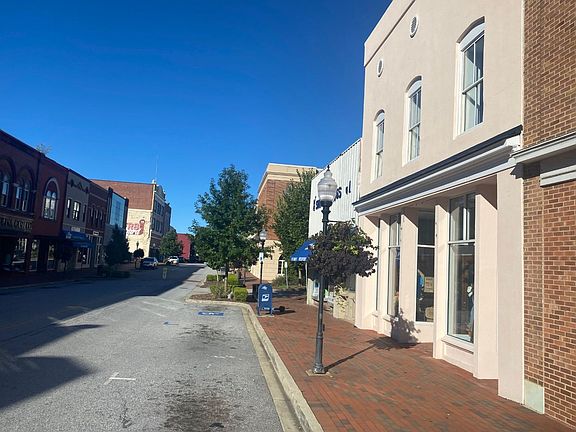 3rd image of 146 E Main St #537227E97