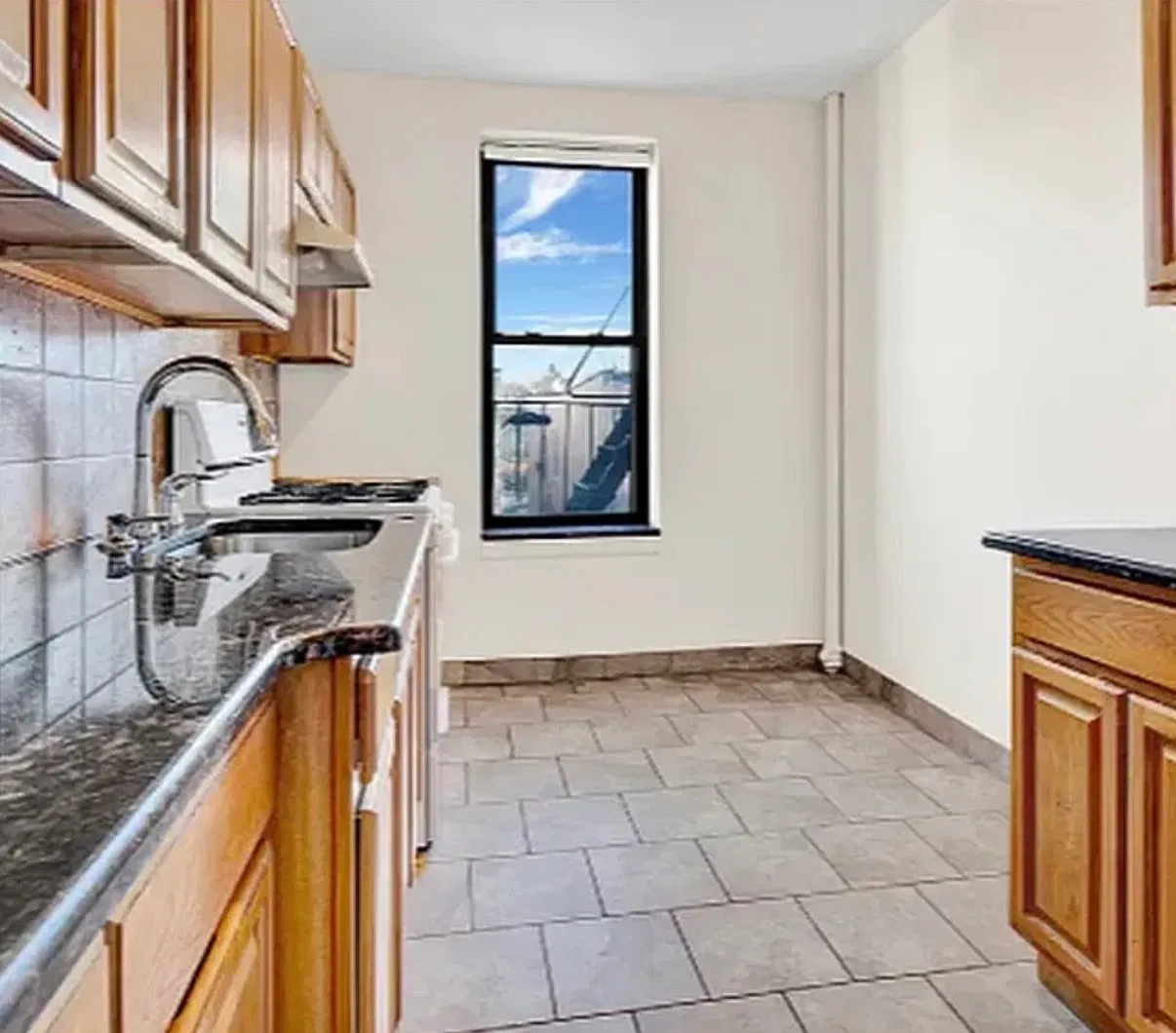 325 Marine Avenue — Photo 4