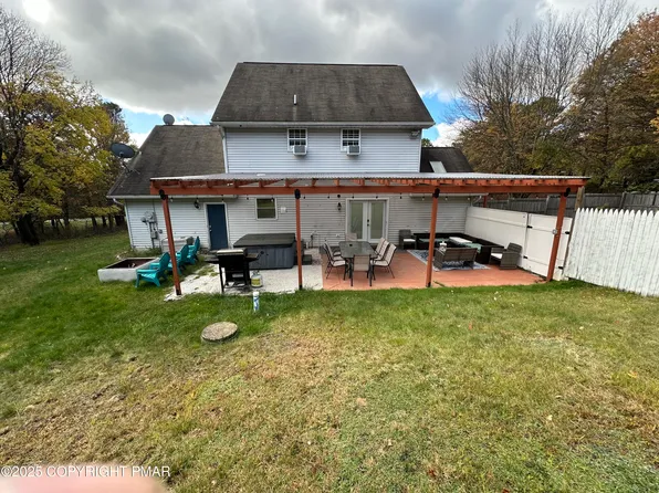 453 Skyline Dr, Blakeslee, PA 18610