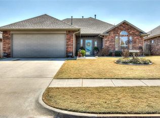 1632 SW 31st St, Moore, OK 73160