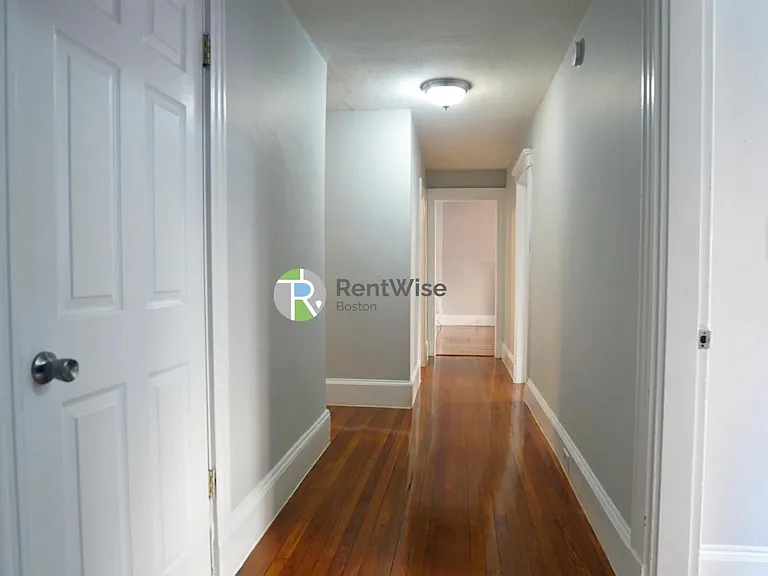 146 Chiswick Rd — Photo 5