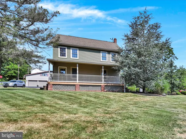 35 W Elk Ln, Pottsville, PA 17901