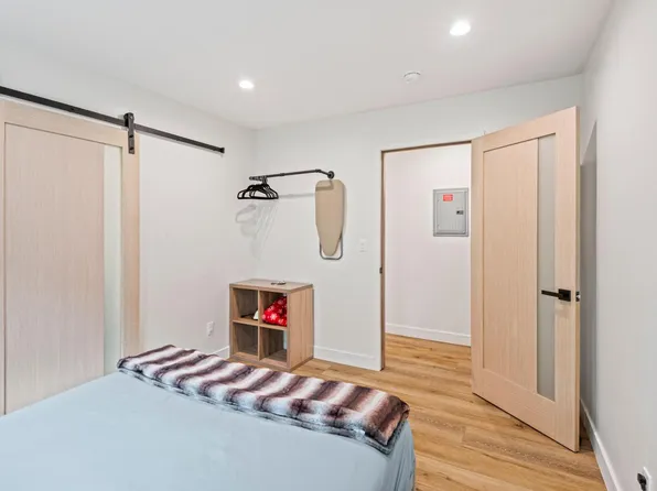 14541 Weddington St, Van Nuys, CA 91411