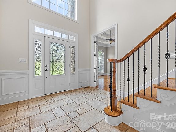 3rd image of 334 Stone Cliff Ln