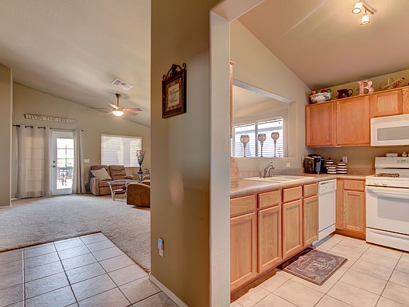 4th image of 47 E Zinnia Pl