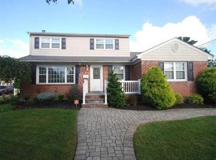 61 Martin Rd N, Bethpage, NY 11714