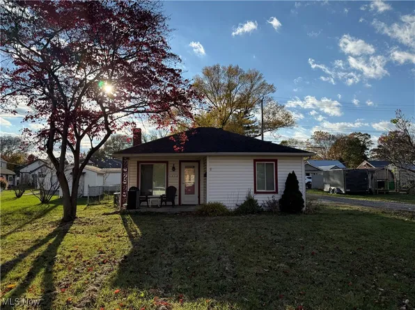 1512 N Walnut St, Dover, OH 44622