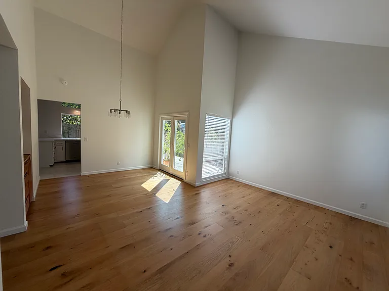 1260 Evans Ct — Photo 4