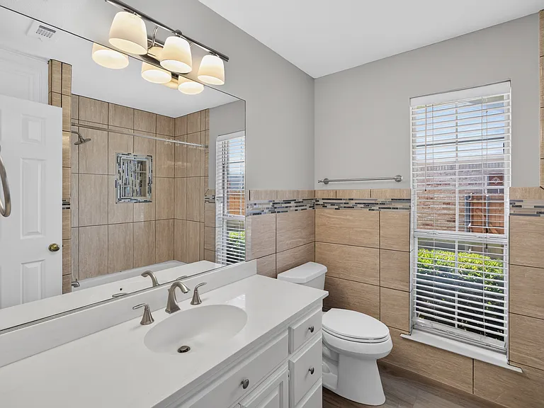 1037 McCoy Dr — Photo 17