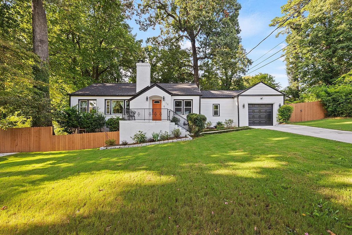 Building Photo - 10 Claire Dr SE #A