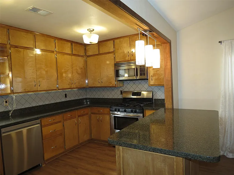 10505 Swallow Ln — Photo 9