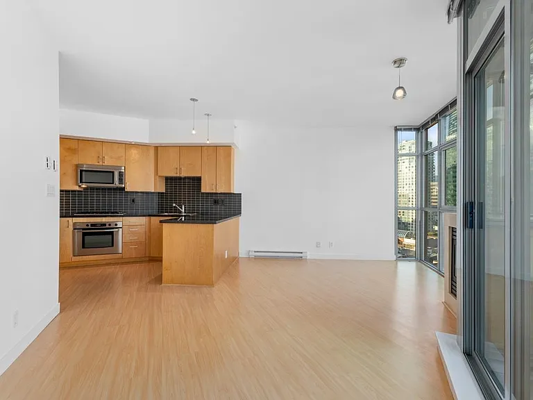 1050 Smithe St #1205 — Photo 7