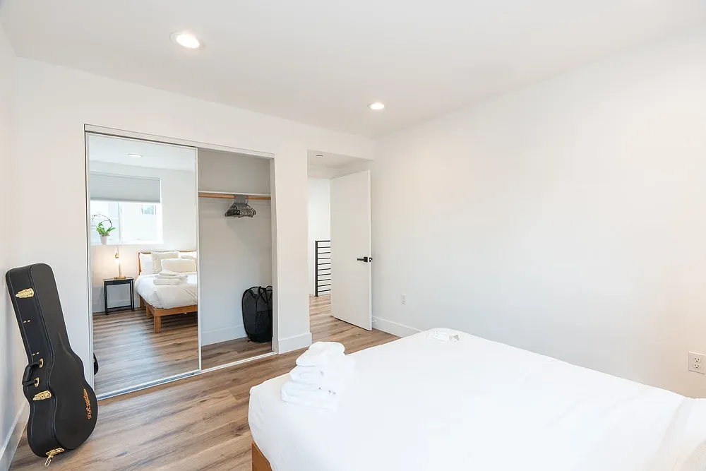 4 bed, $1,800 — Photo 2