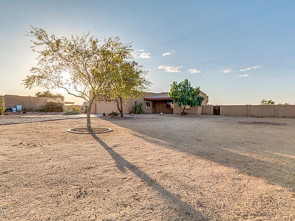 5th image of 22408 Roberta Dr