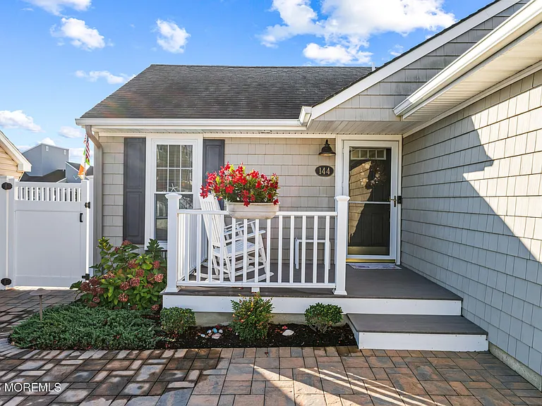 144 Peter Rd — Photo 4