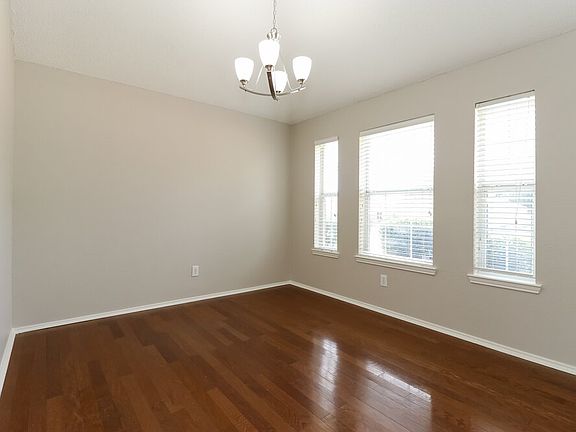 5th image of 816 Beaver Creek Dr