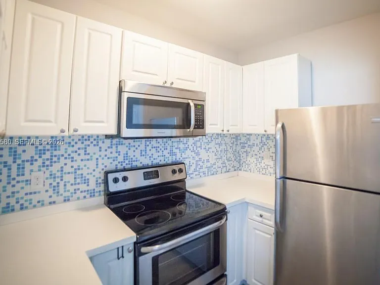 53 NE 49th St #4 — Photo 4
