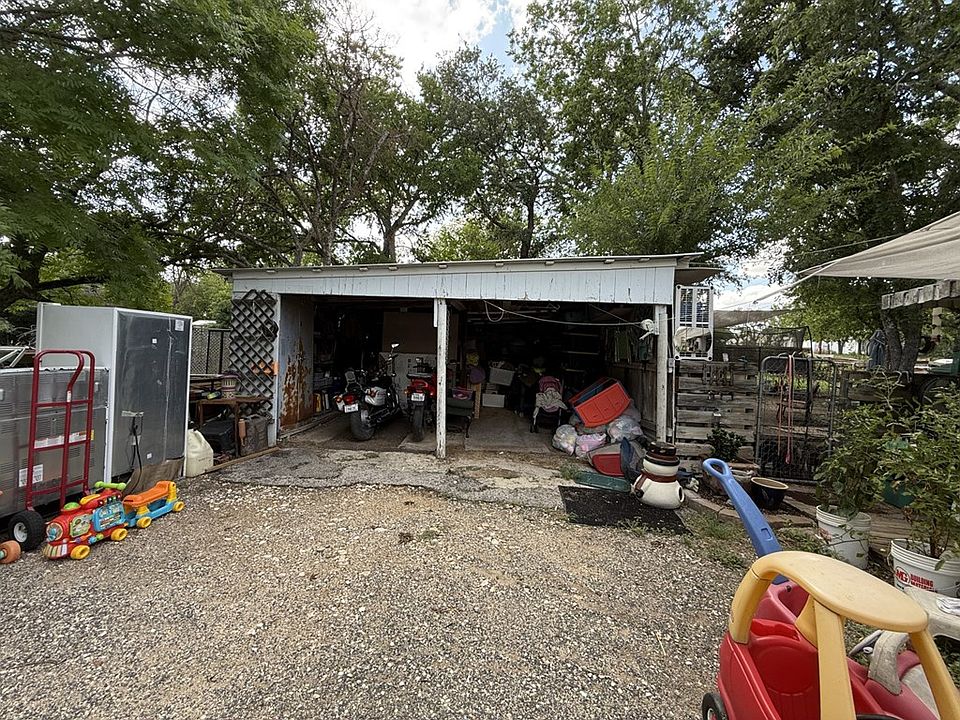 2nd image of 852 Tivy St