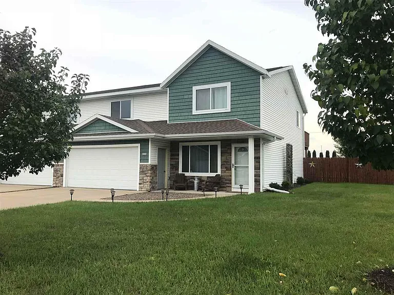 2900 Icecap Rd — Photo 1