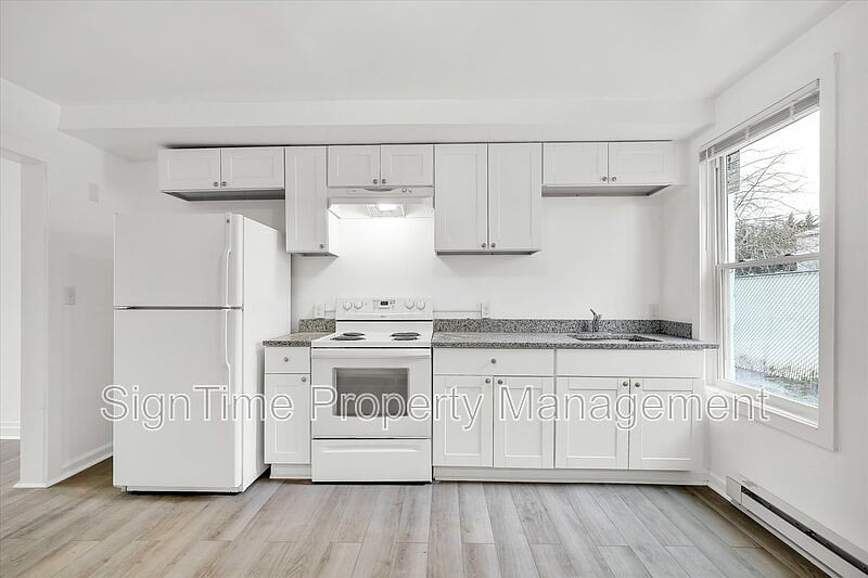 1st image of 109 W Church St