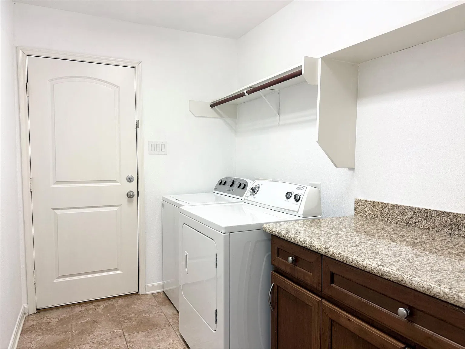 3 bed, 2.0 bath, 1381 sqft, $1,950 — Photo 4