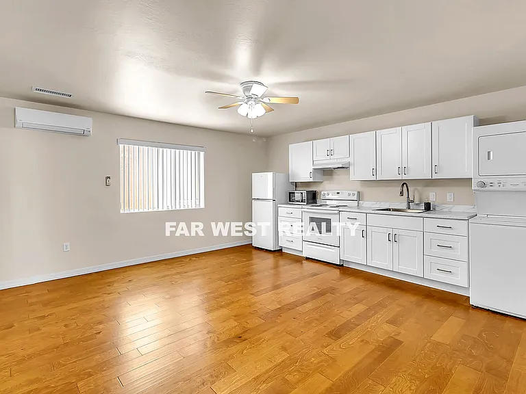 1853 Oriental Ave — Photo 15