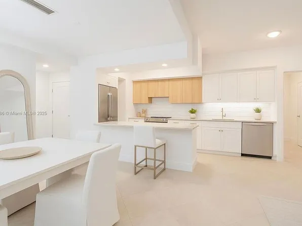 781 Crandon Blvd APT 106, Key Biscayne, FL 33149