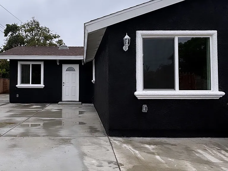 W Dollie St — Photo 1