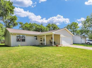 2310 E Country Squire Dr, Urbana, IL 61802