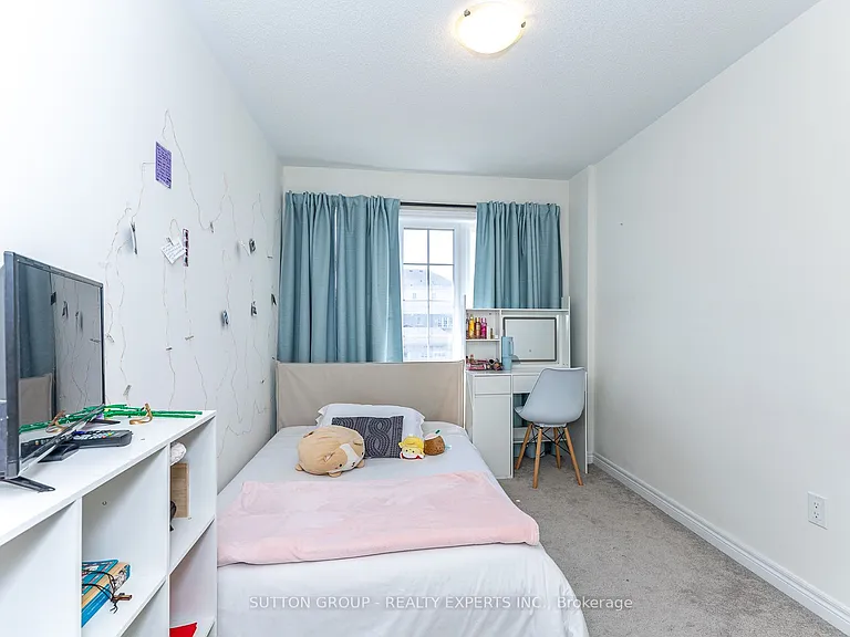 130 Ice Palace Cres — Photo 34