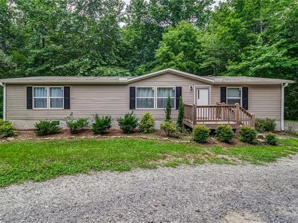 331 Bridle Path Dr, Ball Ground, GA 30107