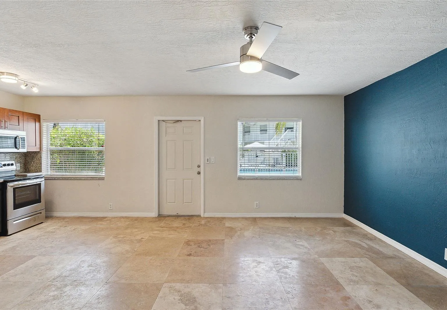 2 bed, 988 sqft, $1,849 — Photo 2