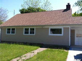 32 N Emerson Ave, Copiague, NY 11726