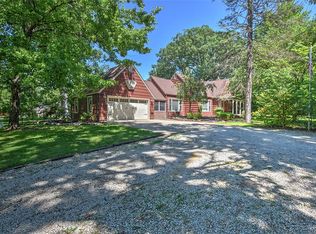 6 Fair Oaks Dr, Decatur, IL 62526