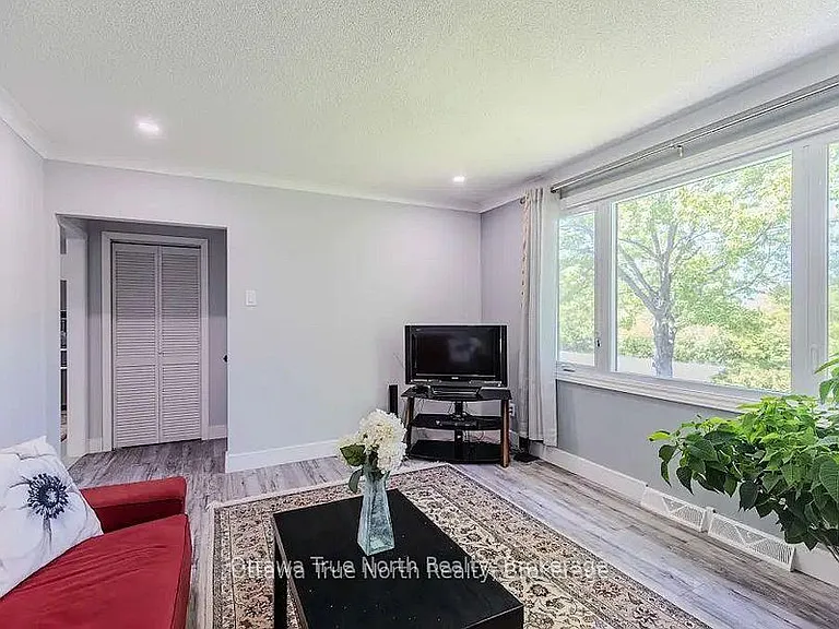 35 Tauvette St — Photo 9